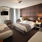 Les Negociants Hotel