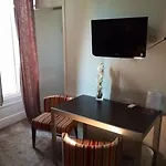 Les Negociants Hotel