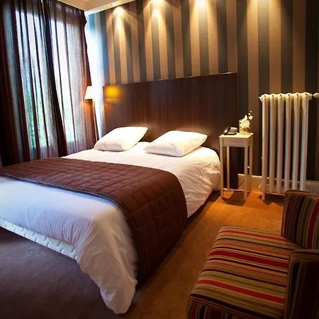 莱斯尼古奇安特斯酒店 2*