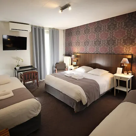 Les Negociants Hotel