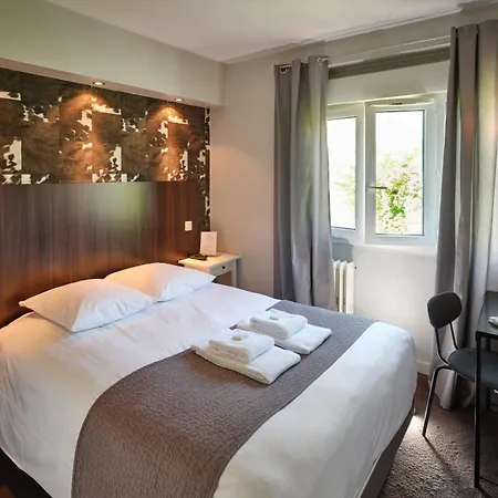 Les Negociants Hotel