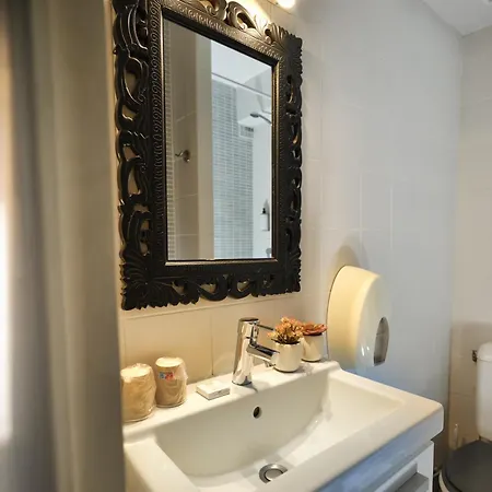 Hotel Les Negociants 2*