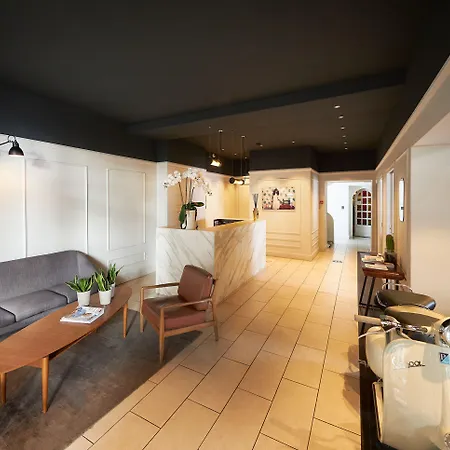 莱斯尼古奇安特斯酒店 2* 瓦朗斯