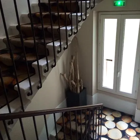 Les Negociants Hotel