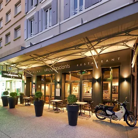 莱斯尼古奇安特斯酒店 2* 瓦朗斯