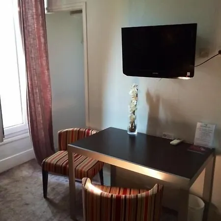 Les Negociants Hotel