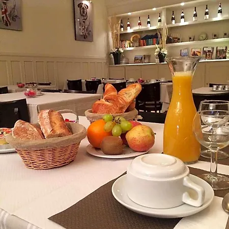 Les Negociants Hotel