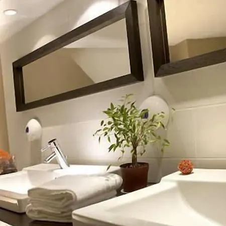 Les Negociants Hotel 2*
