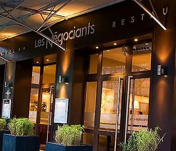 Les Negociants ホテル