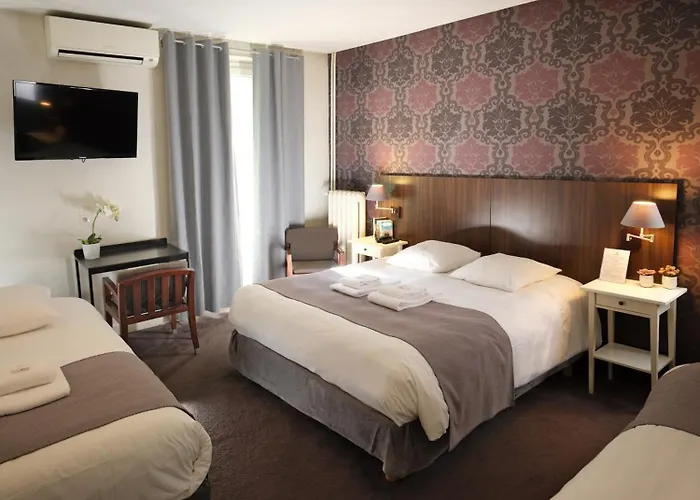 Les Negociants Hotel