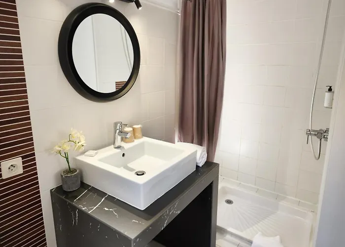 Les Negociants Hotel 2*