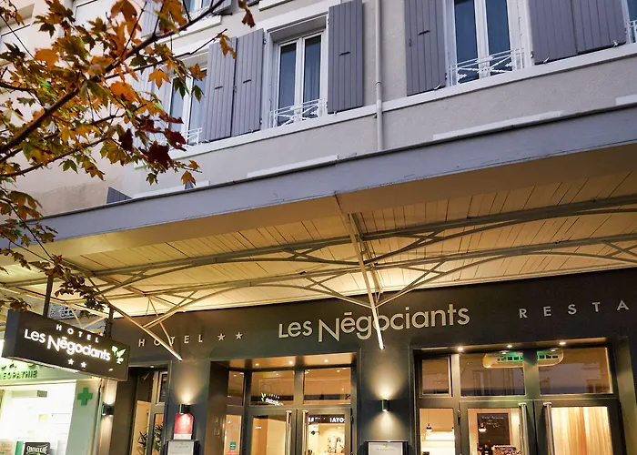 Les Negociants Hotel
